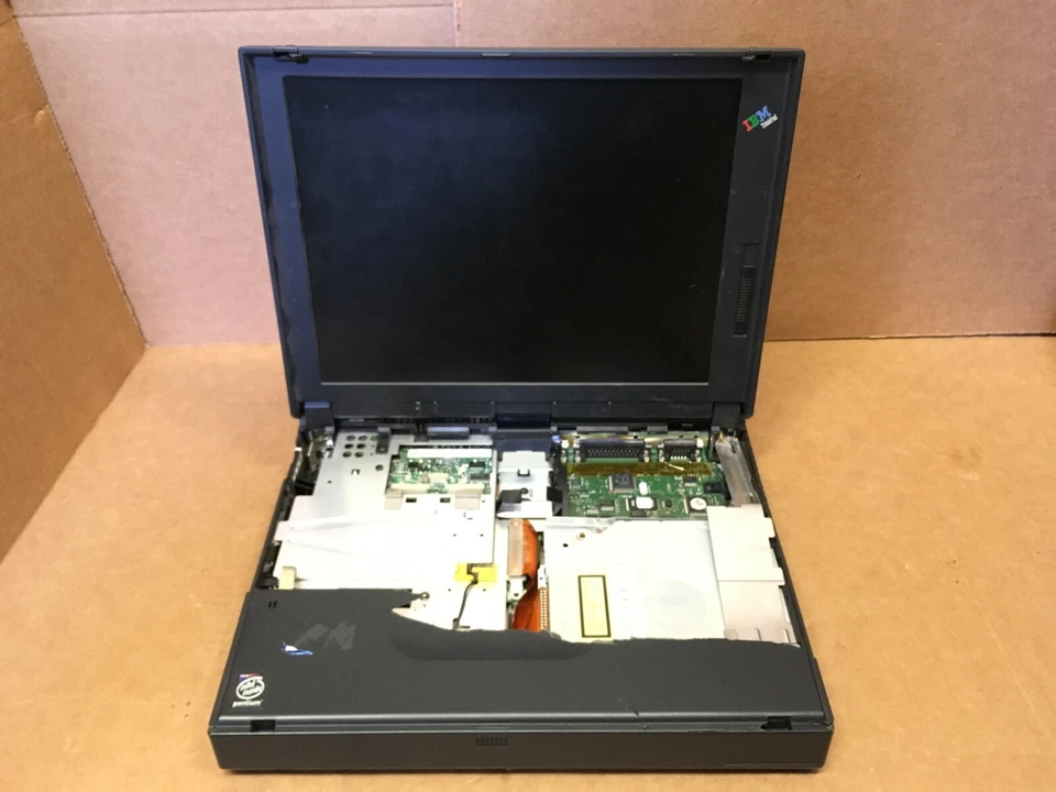 Vintage IBM ThinkPad TYPE 2635 IBM ThinkPad 380 PENTIUM MMX FOR Parts - Изображение 1 из 2