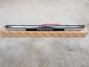 Toyota 60 series Land Cruiser rear handle and light assy NEW 81270-95A09 - Picture 1 of 3