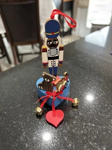 Vintage Holzspielzeug Soldat Herz Weihnachtsschmuck  - Bild 1 von 3
