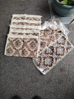 Settee Covers - Image 1 of 4