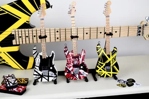 JUEGO DE 3 mini guitarras coleccionables Eddie Van Halen EVH ULTIMATE COLLECTION - Imagen 1 de 9