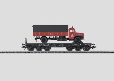 Marklin HO 48756 Heavy-Duty Flat Car with Fire Department Truck - MHI Exclusive  - Image 1 of 4