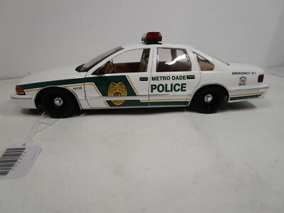 UT MODELS 1/18 1996 CHEVY CAPRICE METRO-DADE POLICE FLORIDA USED MINT *READ* - Image 1 of 4