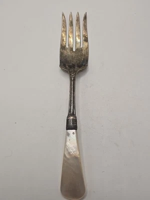 Tenedor de servir antiguo con mango de madreperla sin marca  Foto 1 de 4