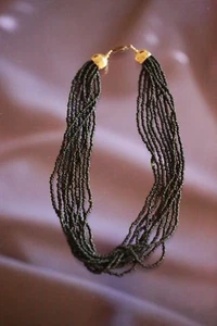 19 Zoll - 10 Stränge schwarze kleine Perlen mit goldenen kombinierten Ovalen & verziertem Verschluss - Bild 1 von 3