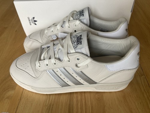 Adidas Rivalry Consortium scarpe da ginnastica basse in pelle UK9 IF0603 gesso