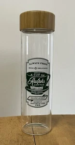 Botella de agua de vidrio con logotipo verde café Ralph Lauren Ralph's tapa de bambú natural - Imagen 1 de 5