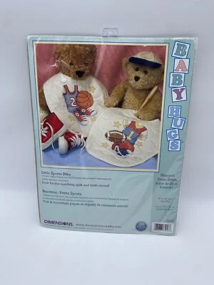 DIMENSIONES ABRAZOS BEBÉ “PEQUEÑOS BABEROS DEPORTIVOS” 2 BABEROS estampado punto de cruz #73257 NUEVO Foto 1 de 2