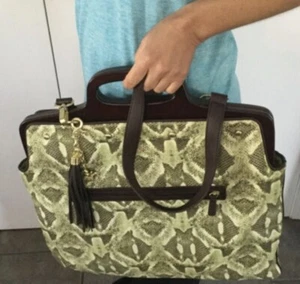 Bolso de Mano Reversible 3 en 1 Dee Ocleppo Hilfiger Monaco con Manija de Madera - Imagen 1 de 11