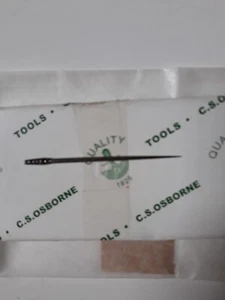 C S Osborne, 32 2-1/2 Stabbing Awl (1 awl) - Picture 1 of 2