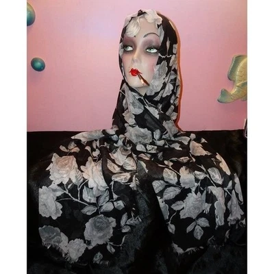 Bufanda Floral Vintage Gris y Negro con Flecos Pinup Retro Rockabilly Flores Foto 1 de 4