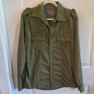 Camisa abotonada Cr2 we+ar the Revolution verde bordada para hombre talla mediana Foto 1 de 4