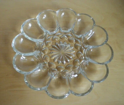 alter Glas Pressglas Eierteller Eierplatte Eier Servierteller 25 cm 12 Eier - Bild 1 von 3