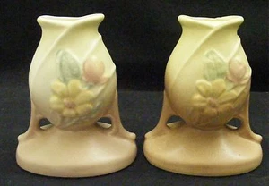 Par de candelabros mate Hull Art Pottery Magnolia - Imagen 1 de 3