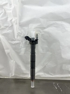 OEM Brand New GM Injector 19210900 - Image 1 of 4