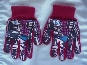 Star Wars Disney The Mandalorian Red Knit Gloves- Unisex Large Child/Small Adult - Picture 1 of 3