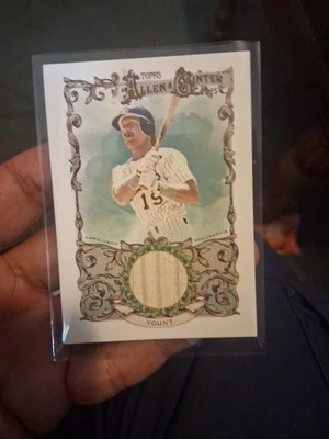 Reliquia de murciélago Topps Allen & Ginter Robin Yount 2025 #AGR-RY Milwaukee Brewers GU HOF Foto 1 de 2