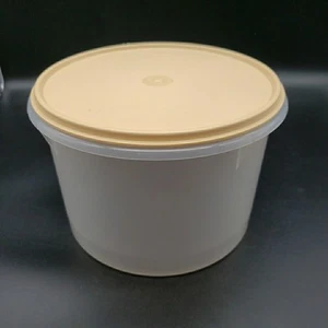 Vintage Tupperware Container 266-12 with 229-29 Almond Lid Retro Kitchen Storage - Picture 1 of 9