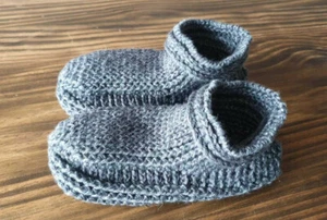 Puschen gehäkelt rutschfest Hausschuhe Hüttenschuhe Damen Herren Kinder #13 - Bild 1 von 3
