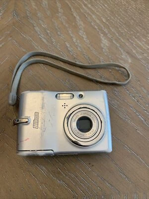 Nikon COOLPIX L10 5.0MP Digital Camera - Silver- parts only  - Image 1 of 4