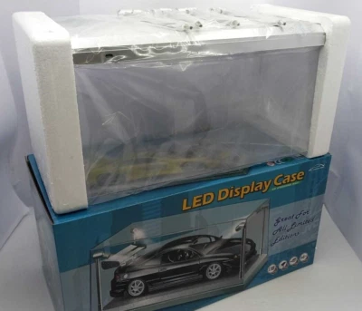 VETRINA TECA PER MODELLINO AUTO 1:18 F1 FERRARI BACHECA IN PLEXIGLASS CON 4 LED - Immagine 1 di 4