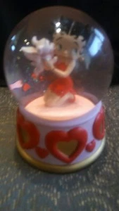 BETTY BOOP MUSICAL WATER GLOBE - Picture 1 of 10