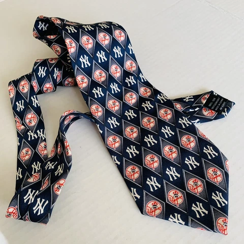 NEW YORK NY YANKEES Logo MLB Baseball Men’s Necktie 100% SILK Cover