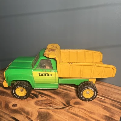 Caminhão basculante vintage 1978 Tonka verde e amarelo aço prensado usado #13190 - Imagem 1 de 4