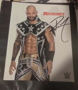 Foto promocional original firmada por Ricochet WWE 8X10 - Imagen 1 de 1