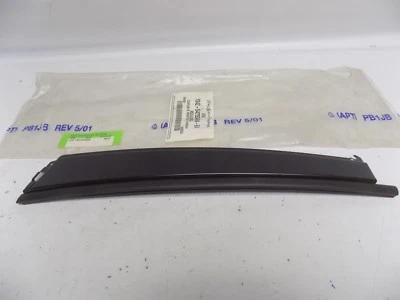 Nuevo OEM 2000-2007 Ford Focus Moldura de Ventana Exterior Trasera Derecha Foto 1 de 3