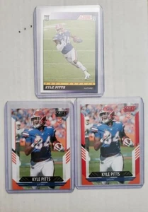 Lote de 3 cartas NFL Score Kyle Pitts RC 2021 base, retroceso, paralelo rojo  - Imagen 1 de 5
