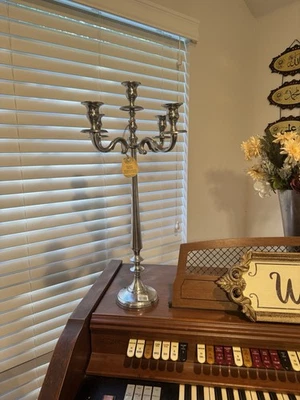 Suporte de vela de metal perfurado cinza para lanterna de mesa (feito na Índia) - Imagem 1 de 4