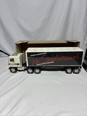 Vintage Nylint Mr. Goodwrench GMC 18 Wheeler Semi Tractor Trailer Toy Steel 21" - Image 1 of 4