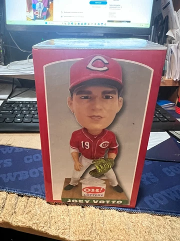 JOEY VOTTO-----CINCINNATI REDS---GOLD GLOVE----BOBBLEHEAD----SGA----2012 Cover