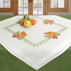 STICK-TISCHDECKE MIT GARN - KÜRBIS HERBST - KREUZSTICH - VORGEZ - 80x80cm - Bild 1 von 2