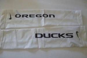 NEW Nike Women 1 PAIR ARM SLEEVES XSmall OREGON DUCKS Team Issue White VB Basket - Picture 1 of 8