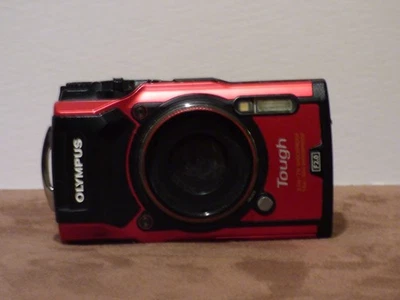 Cámara digital compacta Olympus Tough TG-5 roja (solo piezas) Foto 1 de 4