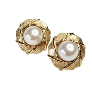 Vintage Napier Earrings Round Gold Tone Faux Pearl Love Knot Clip Screw Back - Picture 1 of 3