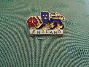 VINTAGE ENGLAND NATIONAL FOOTBALL TEAM ENAMEL BADGE - COFFER LONDON - Picture 1 of 2