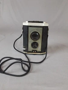 Vintage Antique 1940 KODAK BROWNIE REFLEX SYNCHRO MODEL CAMERA needs cleaning - Picture 1 of 8