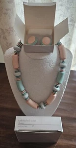 Avon Vtg Sunbleached Colors Necklace Choker & Clip-on Earrings Peach Mint W Box - Picture 1 of 9