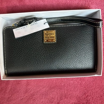 Cartera Muñequera Dooney & Bourke Grano Guijarro Grande Cremallera Alrededor Negra Nueva con Etiquetas en Caja Foto 1 de 4