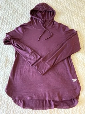 Camisa con capucha Reebok Active de manga larga XL ligera con orificios para los pulgares para mujer Foto 1 de 4