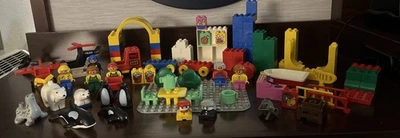 104Pcs VTG 90’s Lego Duplo Mixed Lot Arctic Zoo Animals, Figures, Train, Planes - Image 1 of 4