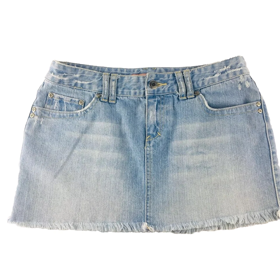 Minifalda Aeropostale Denim Distressed Y2K 3/4 lavado ligero dobladillo corto bigotes usada en excelente estado Foto 1 de 4