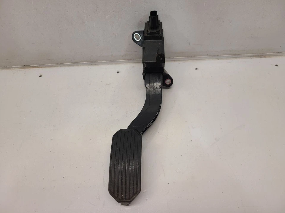 Toyota Corolla 2012 (1,8 L/AT/sedán) pedal acelerador - DBW/conducción por cable Foto 1 de 4