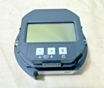 ENDRESS & HAUSER Pressure Controller 71028488 HART & Display 71002855  4...20mA - Image 1 of 4