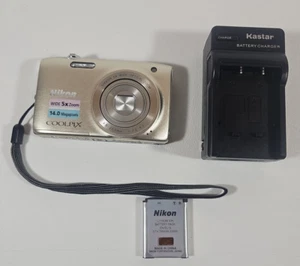 Nikon Coolpix S3100 Silver fotocamera digitale 14 MP completa - TESTATA FUNZIONANTE - Foto 1 di 10