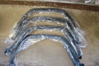 NOS CROWN PN 5AGK FENDER FLARE KIT FOR JEEP CHEROKEE XJ 1984-1994 - Image 1 of 3