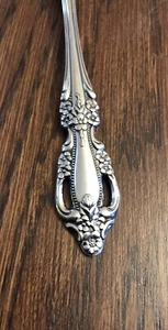 Oneida Raphael Distinction HH Deluxe Embossed 1- Salad  Fork 6 3/4" - Picture 1 of 3